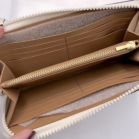 Coach Horse and Carriage Accordion Wallet - Picture 4 of 8